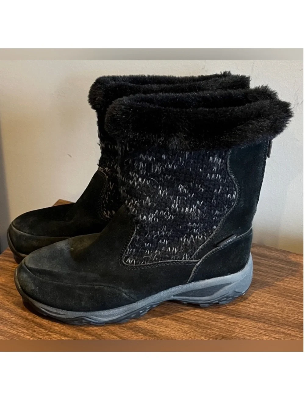 Khombu Black Suede and Knit Faux Fur Winter Boots, Size 7
